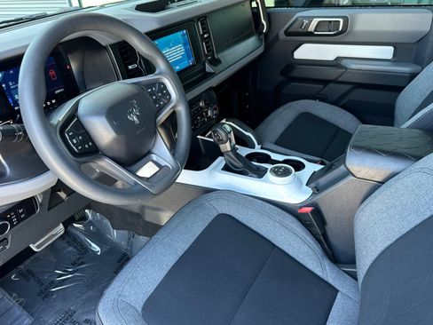 Used 2023 Ford Bronco 2-Door AWD/4WD image 4