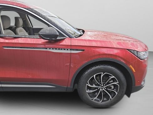 Used 2024 Lincoln Nautilus Premier image 33