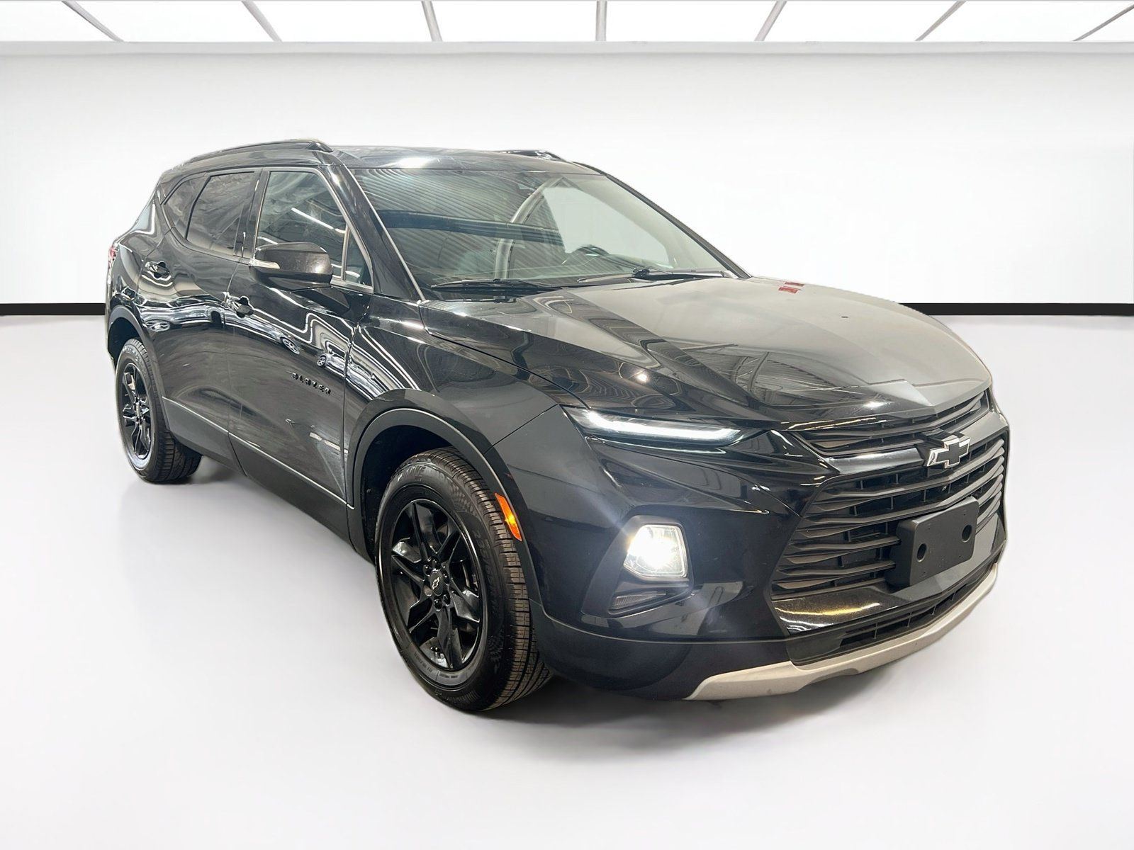 Used 2021 Chevrolet Blazer LT w/ Sound & Technology Package FWD image 3