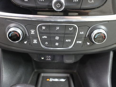 Used 2022 Chevrolet Traverse LT w/ LT Premium Package AWD/4WD image 56