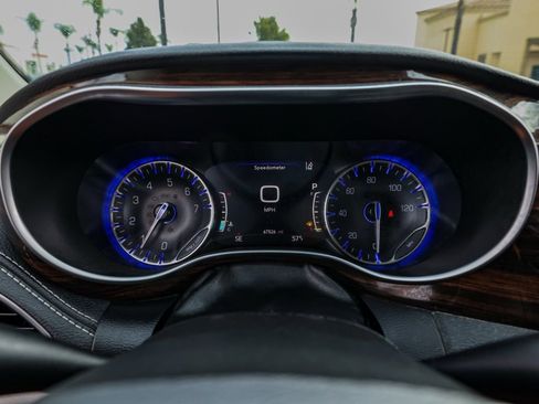 Used 2023 Chrysler Pacifica Limited image 27