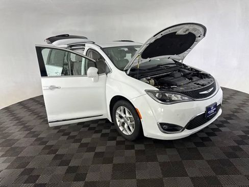 Used 2020 Chrysler Pacifica Touring-L Plus w/ Tire & Wheel Group FWD image 14
