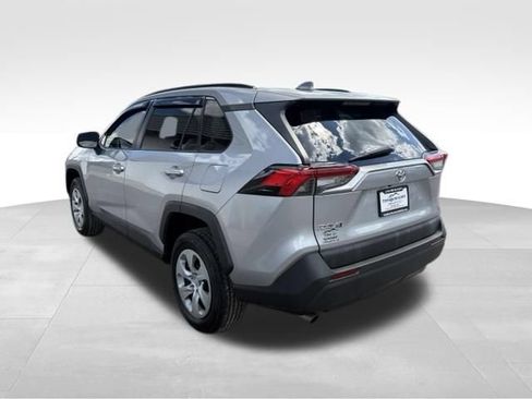 Used 2020 Toyota RAV4 LE FWD image 11