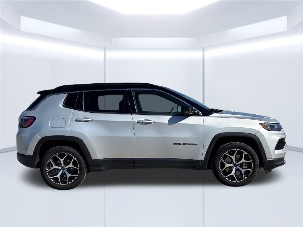 Used 2025 Jeep Compass Limited AWD/4WD image 8
