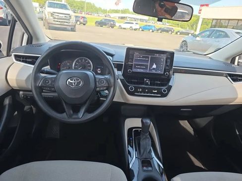 Used 2020 Toyota Corolla LE FWD image 13