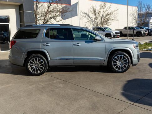 Used 2023 GMC Acadia Denali w/ Denali Ultimate Package image 8