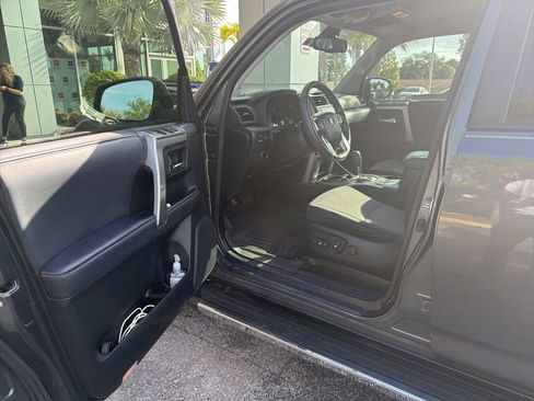 Used 2020 Toyota 4Runner SR5 image 5