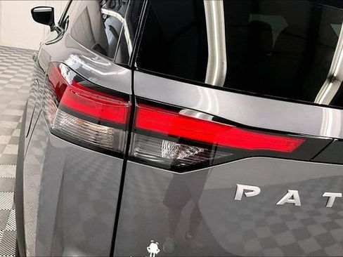 Used 2025 Nissan Pathfinder SV FWD image 35