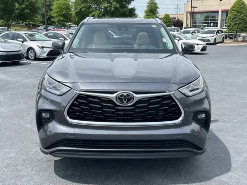 Used 2024 Toyota Highlander Limited AWD/4WD image 9