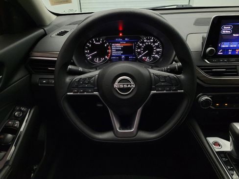 Used 2023 Nissan Altima 2.5 SV FWD image 22