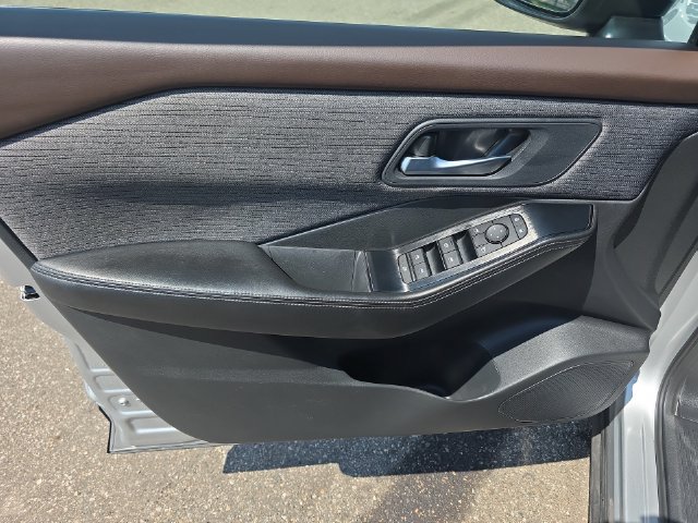 Certified 2022 Nissan Rogue SV AWD/4WD image 13