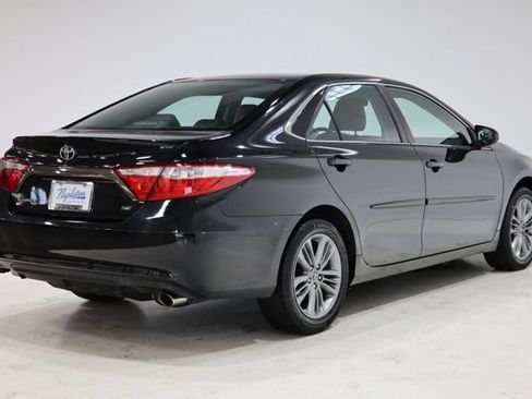 Used 2016 Toyota Camry SE w/ Moonroof Package FWD image 7