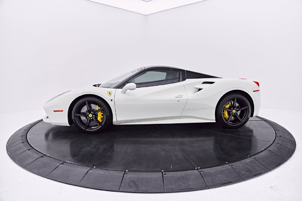 Used 2019 Ferrari 488 Spider RWD image 18