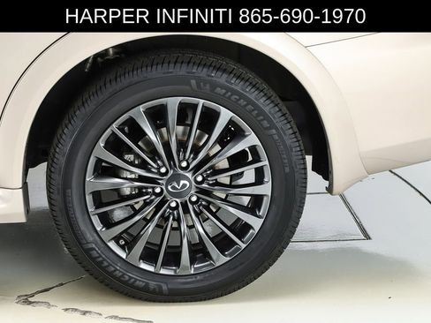 Used 2023 INFINITI QX80 4WD image 7