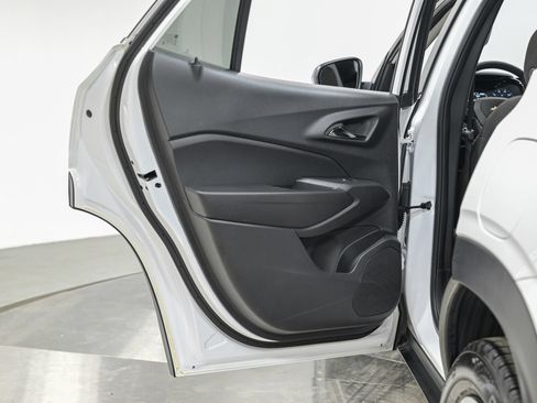 Used 2025 Chevrolet Trax LS FWD image 26