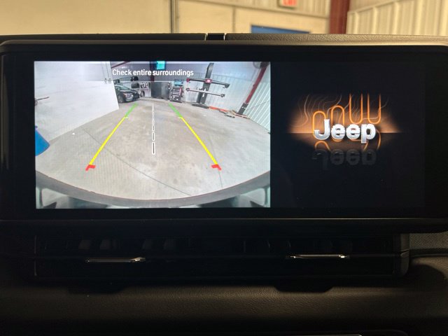 Used 2024 Jeep Wrangler Unlimited Sahara AWD/4WD image 31