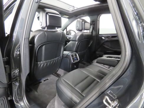 Certified 2026 Porsche Macan AWD/4WD image 45