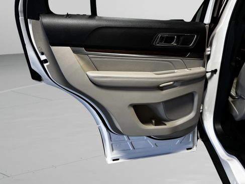 Used 2018 Ford Explorer Limited w/ Equipment Group 301A image 33