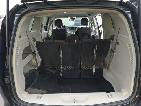 Used 2023 Chrysler Voyager LX FWD image 15