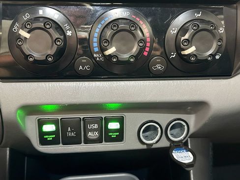 Used 2014 Toyota Tacoma 4x4 Double Cab w/ TRD Off-Road Package image 17