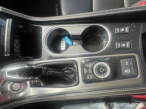 Used 2022 Nissan Maxima SV w/ Floor Mat Group FWD image 24