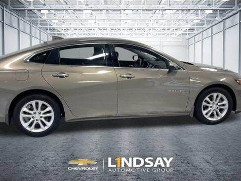 Used 2018 Chevrolet Malibu LT FWD image 2