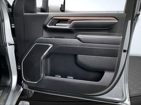 Used 2024 Chevrolet Silverado 2500 LT image 29