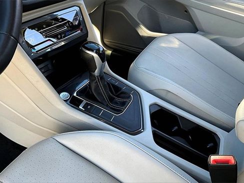 Used 2023 Volkswagen Tiguan SE image 14