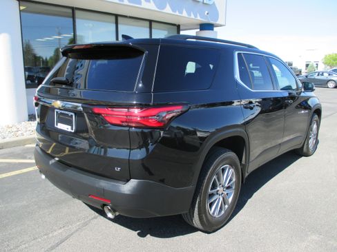 Used 2023 Chevrolet Traverse LT AWD/4WD image 3