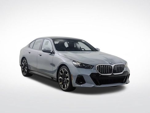 Used 2026 BMW 550e xDrive AWD/4WD image 8