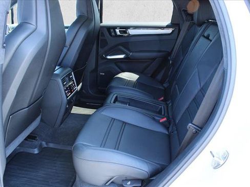 Used 2023 Porsche Cayenne Turbo AWD/4WD image 30