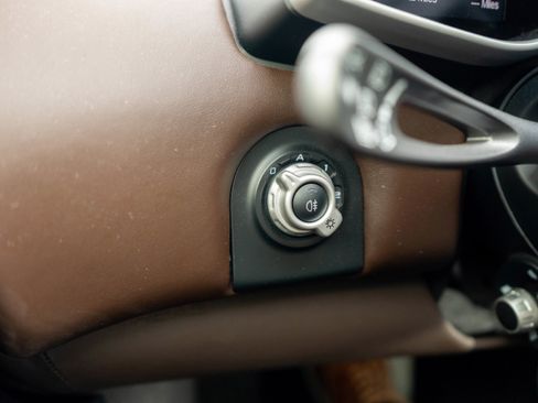 Used 2015 McLaren 650S Spider image 18