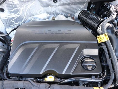 Used 2025 Chevrolet Trax LT FWD image 43