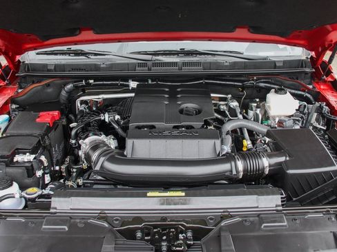 Used 2025 Nissan Frontier SV image 11