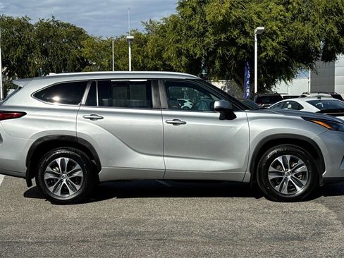 Certified 2023 Toyota Highlander XLE image 2