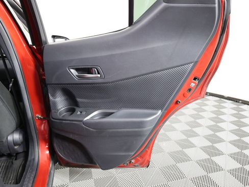 Used 2020 Toyota C-HR LE image 21