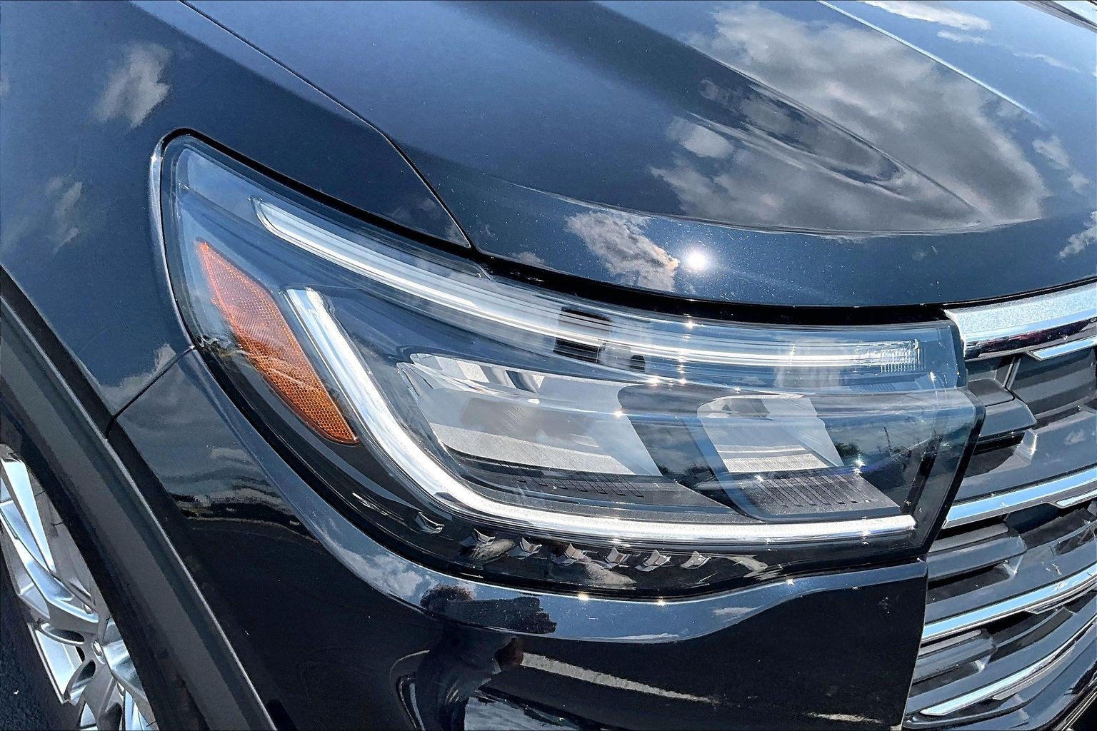 Used 2025 Ford Explorer Active w/ Active Comfort Package AWD/4WD image 28
