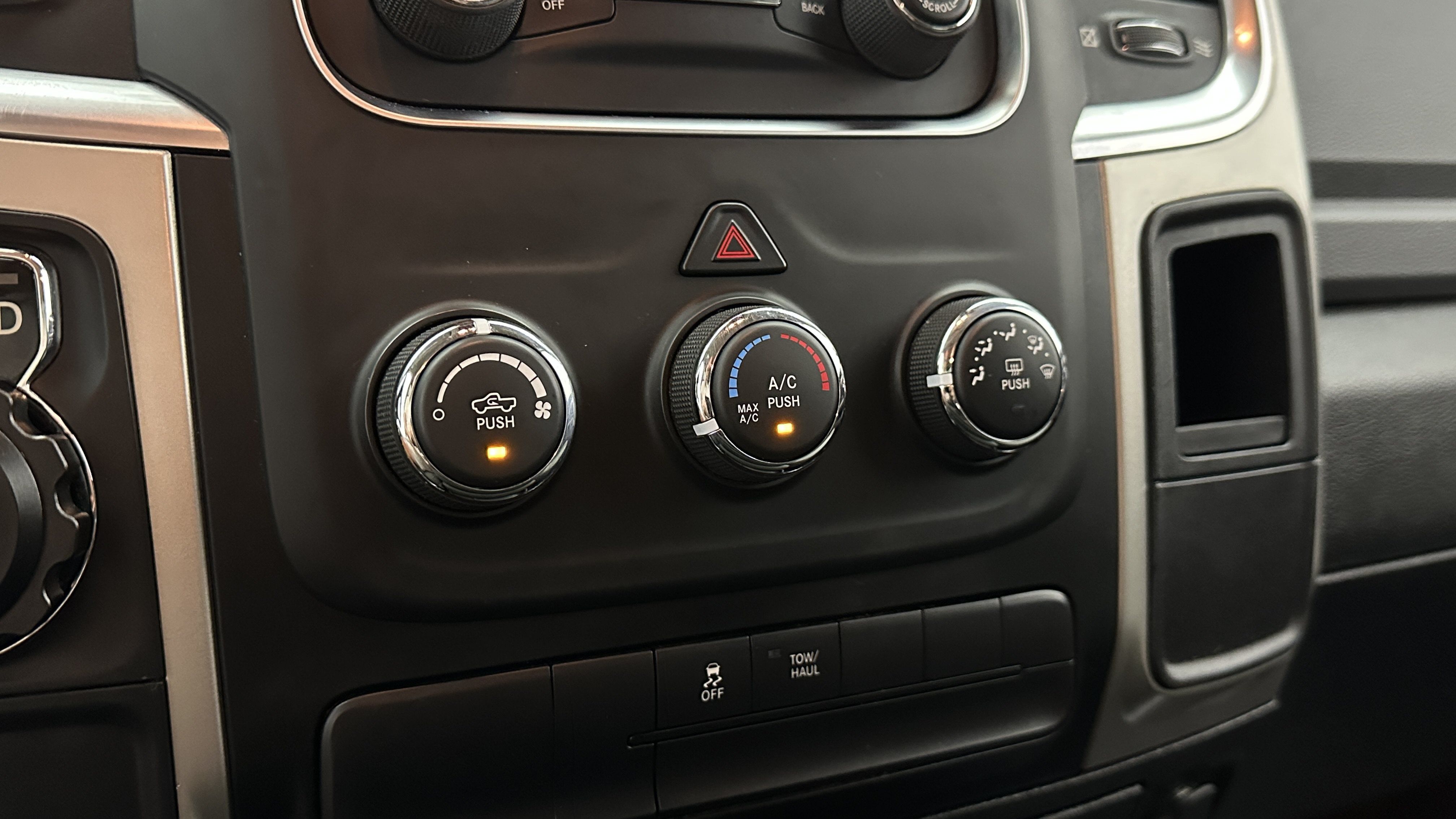 Used 2020 RAM 1500 Classic SLT RWD image 19