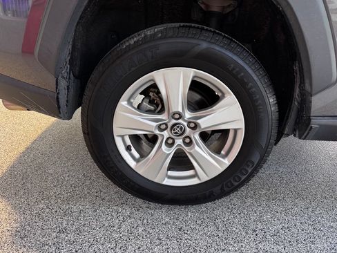 Used 2020 Toyota RAV4 XLE AWD/4WD image 8