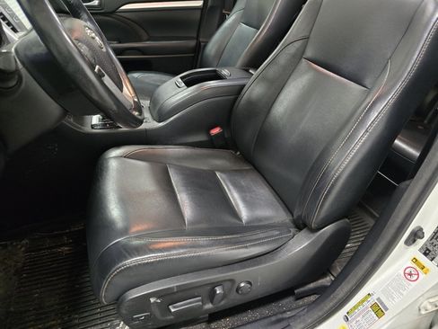 Used 2018 Toyota Highlander XLE image 23