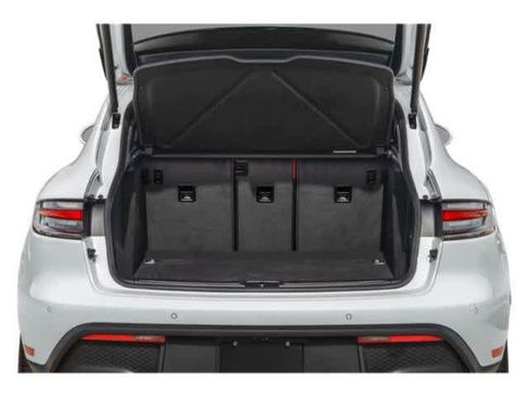 Used 2023 Porsche Macan AWD/4WD image 11