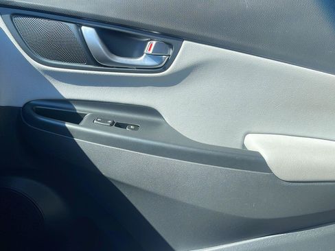Used 2022 Hyundai Kona Limited FWD image 26
