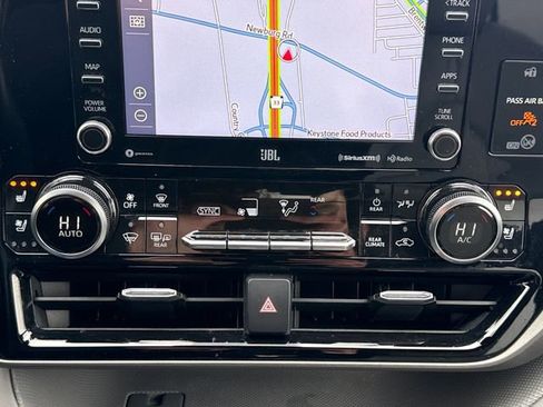 Used 2020 Toyota Highlander Limited AWD/4WD image 32