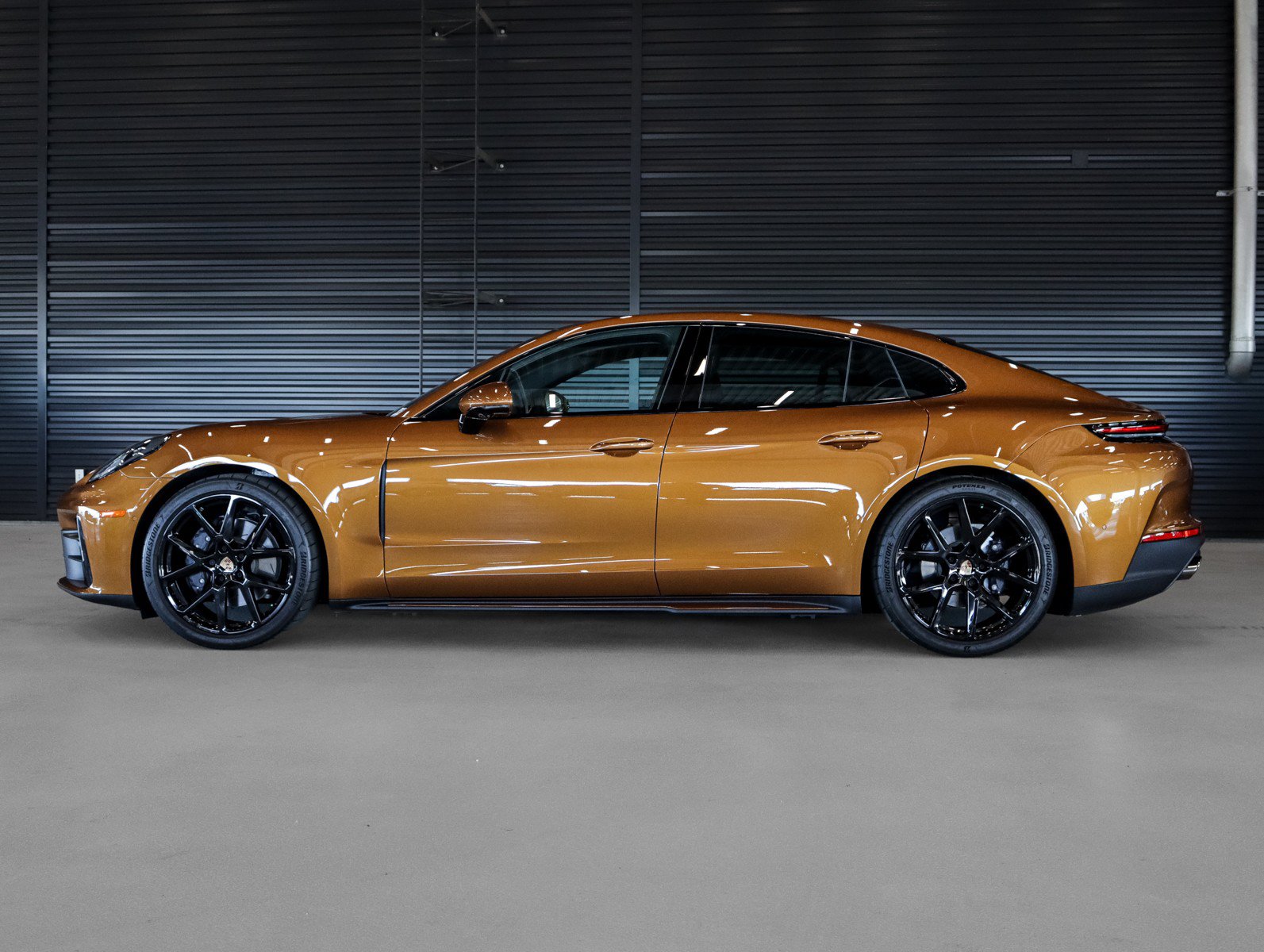 Used 2025 Porsche Panamera RWD image 2