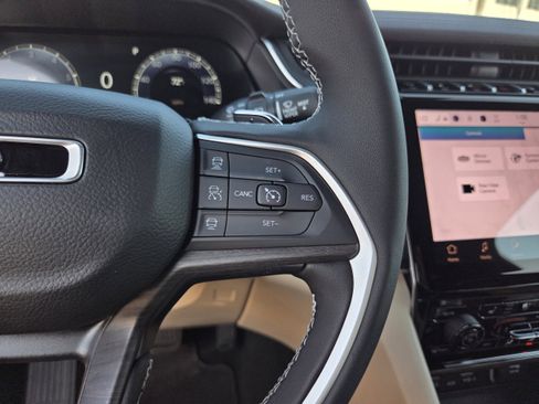 New 2025 Jeep Grand Cherokee Limited w/ Luxury Tech Group II image 22