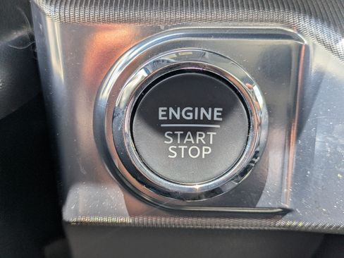 Used 2025 Ford F150 Lariat AWD/4WD image 28