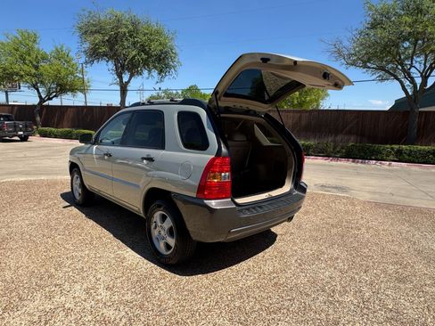 Used 2007 Kia Sportage LX image 11