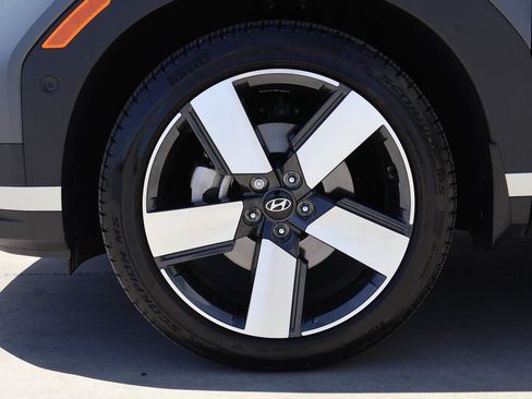 Used 2025 Hyundai Santa Fe Limited AWD/4WD image 6
