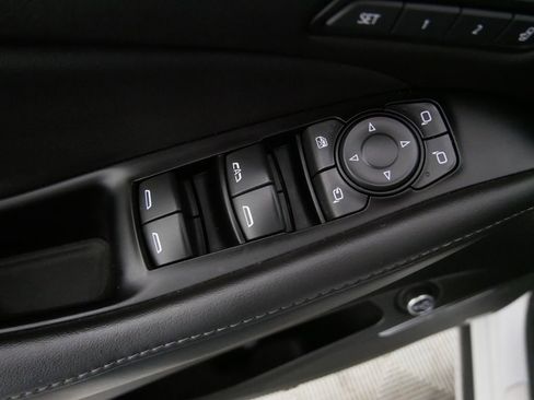 Used 2024 Buick Enclave Avenir image 16