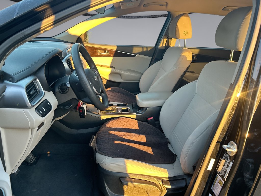 Used 2020 Kia Sorento LX AWD/4WD image 11